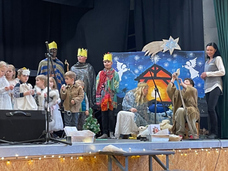 Vystoupení žáků ZŠ a dětí z MŠ pro seniory o první adventní neděli