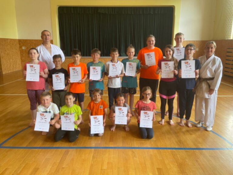 Na kroužku karate se skládaly zkoušky technické vyspělosti